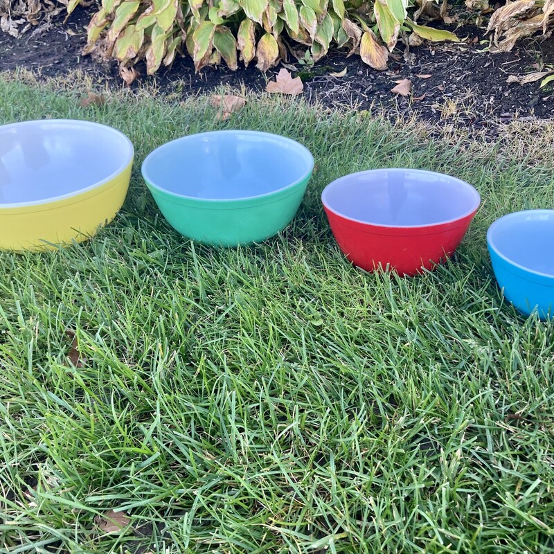 Pyrex Primary Set (4)