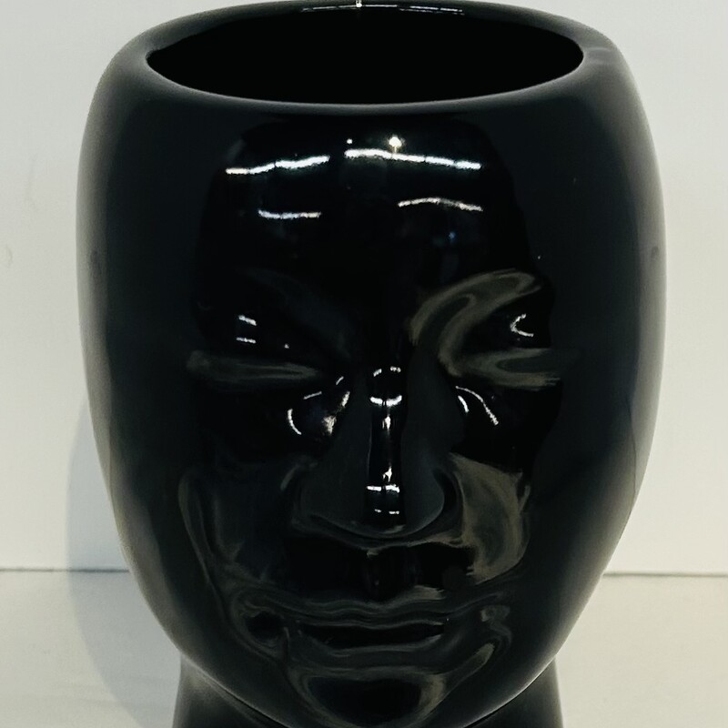 Face Planter
Black
Size: 4 x 4.5 x 5.5H