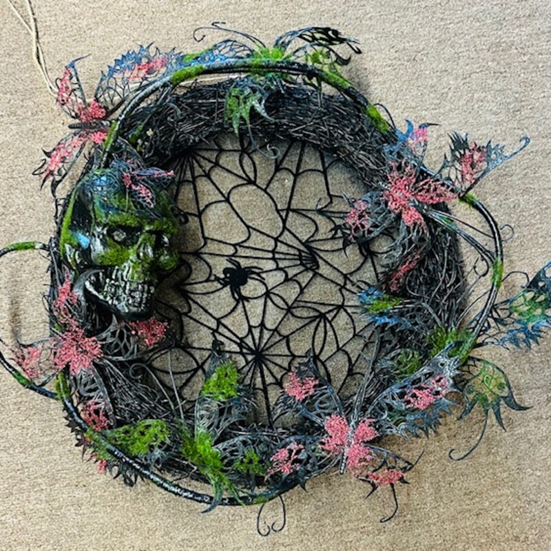 Spider Web Skull Butterflies Halloween Wreath
Black Red Green
Size: 20 x 18