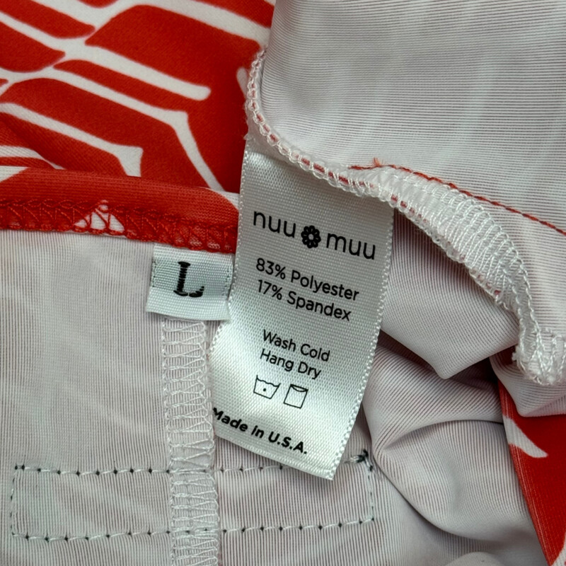 Nuu Muu Active Dress<br />
Melanie/Papayay! 2015 Design<br />
Keyhole Detail In Front<br />
Colors: Red and White<br />
Size: Large