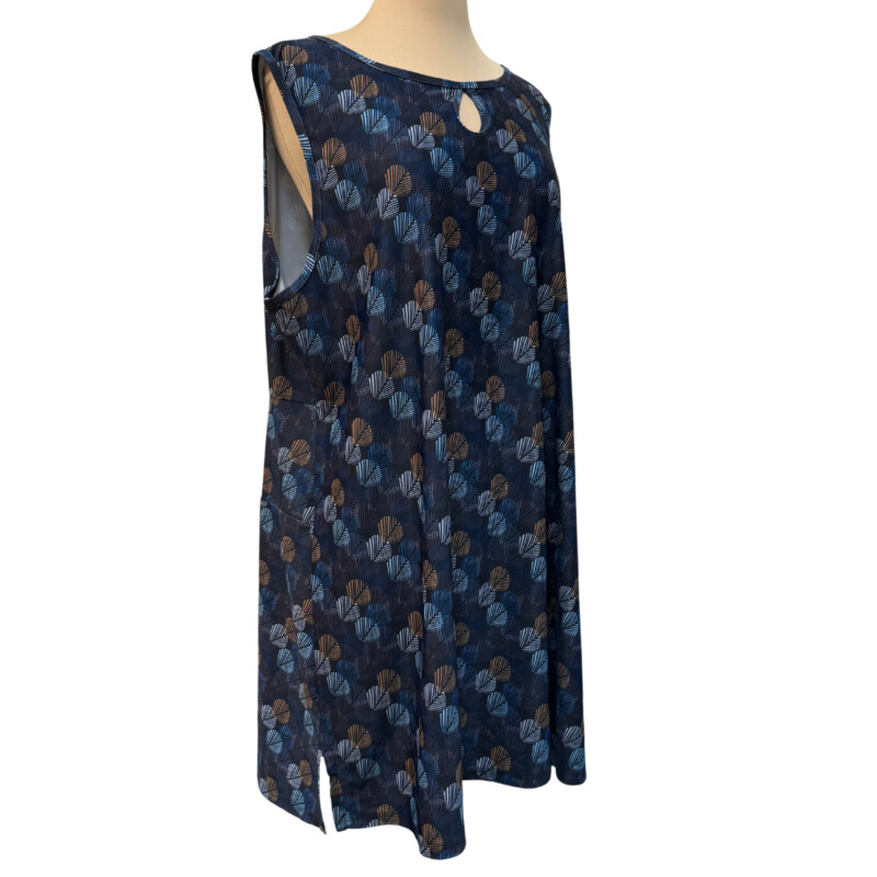 Nuu Muu Ruu Muu Dress<br />
Peacock 2020 Pattern<br />
Keyhole Detail In Front<br />
Back Pocket<br />
Navy with Gold, White and Aqua<br />
Size: 3X