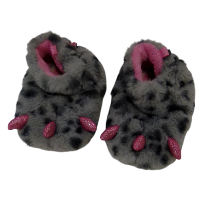 Slippers: Monster, Girl, Size: 6

Located at Pipsqueak Resale Boutique inside the Vancouver Mall, Suite 230, (upstairs between Round 1 and Golds Gym) or online at:

#resalerocks #pipsqueakresale #vancouverwa #portland #reusereducerecycle #fashiononabudget #chooseused #consignment #savemoney #shoplocal #weship #keepusopen #shoplocalonline #resale #resaleboutique #mommyandme #minime #fashion #reseller

All items are photographed prior to being steamed. Cross posted, items are located at #PipsqueakResaleBoutique, payments accepted: cash, paypal & credit cards. Any flaws will be described in the comments. More pictures available with link above. Local pick up available at the #VancouverMall, tax will be added (not included in price), shipping available (not included in price, *Clothing, shoes, books & DVDs for $6.99; please contact regarding shipment of toys or other larger items), item can be placed on hold with communication, message with any questions. Join Pipsqueak Resale - Online to see all the new items! Follow us on IG @pipsqueakresale & Thanks for looking! Due to the nature of consignment, any known flaws will be described; ALL SHIPPED SALES ARE FINAL. All items are currently located inside Pipsqueak Resale Boutique as a store front items purchased on location before items are prepared for shipment will be refunded.