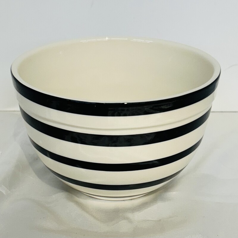 Ceramic Striped Mixing Bowl
Cream Black
Size: 7 x 4.5H