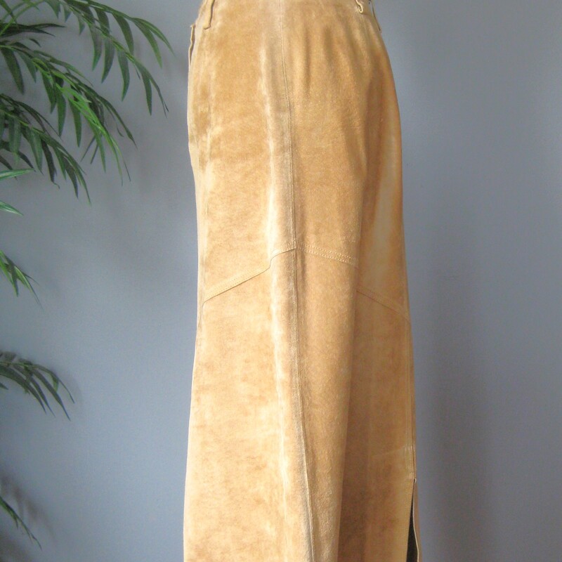 Here is a great separate for your vintage wardrobe.  It's a warm beige midi skirt in suede by Margaret Godfrey.<br />
simple with a front fly (zipper and slide hook and eye) and button loops at the top.<br />
Fully lined<br />
Heavy!<br />
A super versatile piece in super shape.<br />
Here are the flat measurements, please double where appropriate:<br />
Marked size 6 but best for a size 4 imo<br />
Waist: 15.25<br />
Hips: 20.5<br />
Length: 37.25<br />
<br />
Thank you for looking.<br />
#79838