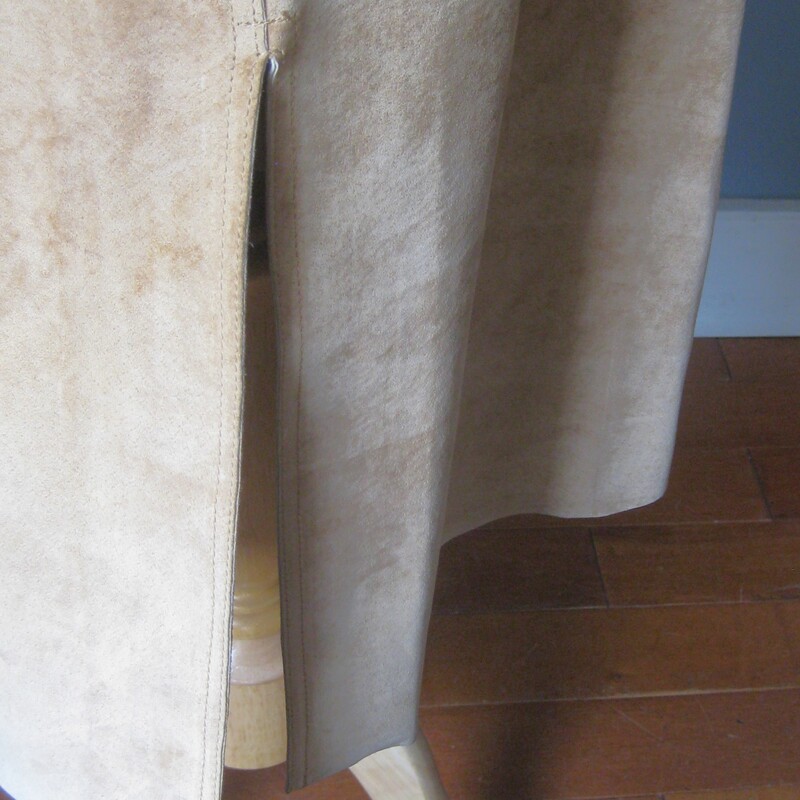 Here is a great separate for your vintage wardrobe.  It's a warm beige midi skirt in suede by Margaret Godfrey.<br />
simple with a front fly (zipper and slide hook and eye) and button loops at the top.<br />
Fully lined<br />
Heavy!<br />
A super versatile piece in super shape.<br />
Here are the flat measurements, please double where appropriate:<br />
Marked size 6 but best for a size 4 imo<br />
Waist: 15.25<br />
Hips: 20.5<br />
Length: 37.25<br />
<br />
Thank you for looking.<br />
#79838