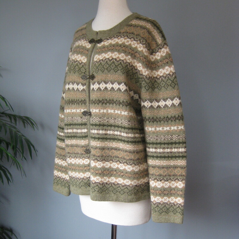 Warm 100% wool cardigan in a green fair isle patter<br />
by Cambridge Dry Goods<br />
Norwegian style metal hook closures<br />
<br />
Marked size Large<br />
Flat measurements:<br />
shoulder to shoulder: 19.25<br />
armpit to armpit: 22.5<br />
length: 25<br />
width at hem: 22.5<br />
underarm sleeve length: 17<br />
<br />
thanks for looking!<br />
#78476