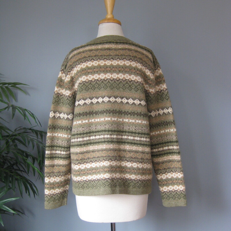 Warm 100% wool cardigan in a green fair isle patter<br />
by Cambridge Dry Goods<br />
Norwegian style metal hook closures<br />
<br />
Marked size Large<br />
Flat measurements:<br />
shoulder to shoulder: 19.25<br />
armpit to armpit: 22.5<br />
length: 25<br />
width at hem: 22.5<br />
underarm sleeve length: 17<br />
<br />
thanks for looking!<br />
#78476