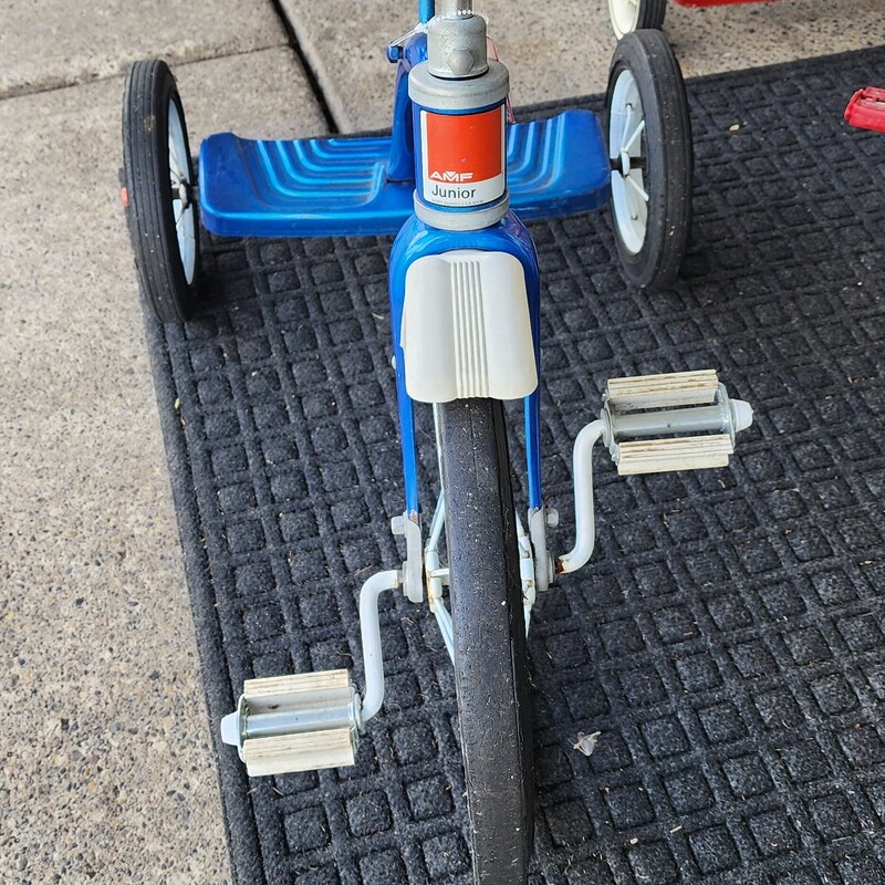 Vtg AMF Junior Tricycle, Blue, Size: Medium<br />
<br />
Vtg Radio Flyer Retro Red Tricycle also available :)