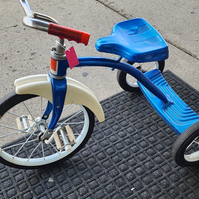 Vtg AMF Junior Tricycle, Blue, Size: Medium<br />
<br />
Vtg Radio Flyer Retro Red Tricycle also available :)