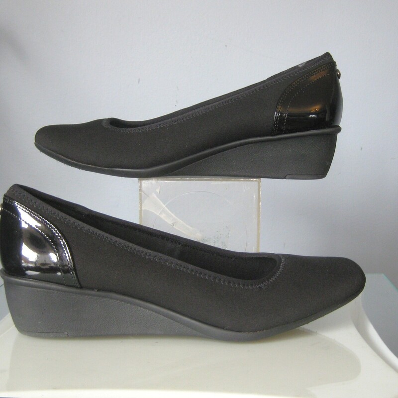 Smart looking and comfortable black wedges from Anne Klein with Ifex technology.
This pair is brand new size 9
Squared off toe, water resistant material with practical patent cladding at the back.

The box is shown in my photos for information purposed ONLY.
I will not ship these in the box.
If you wish me to send them in the box, pls communicate with me before purchasing as the shipping cost will have to be adjusted.

Thanks for looking!
#76588