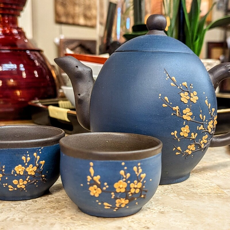 Set of 3 Asian Floral Teapot + Cups
Blue Black Yellow
Size: 7x5.5H