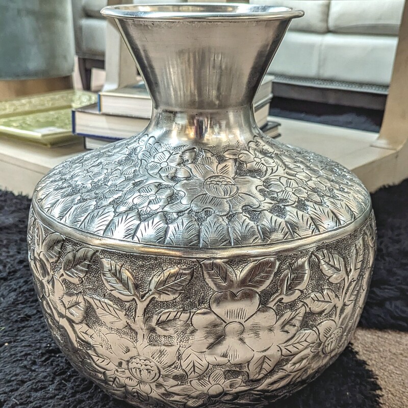 Hammered Metal Jar
Silver
Size: 13 x15 H