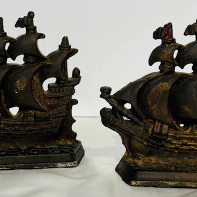 Set of 2 Bronze Ship Bookends
Bronze
Size: 4.5 x 4.5 H