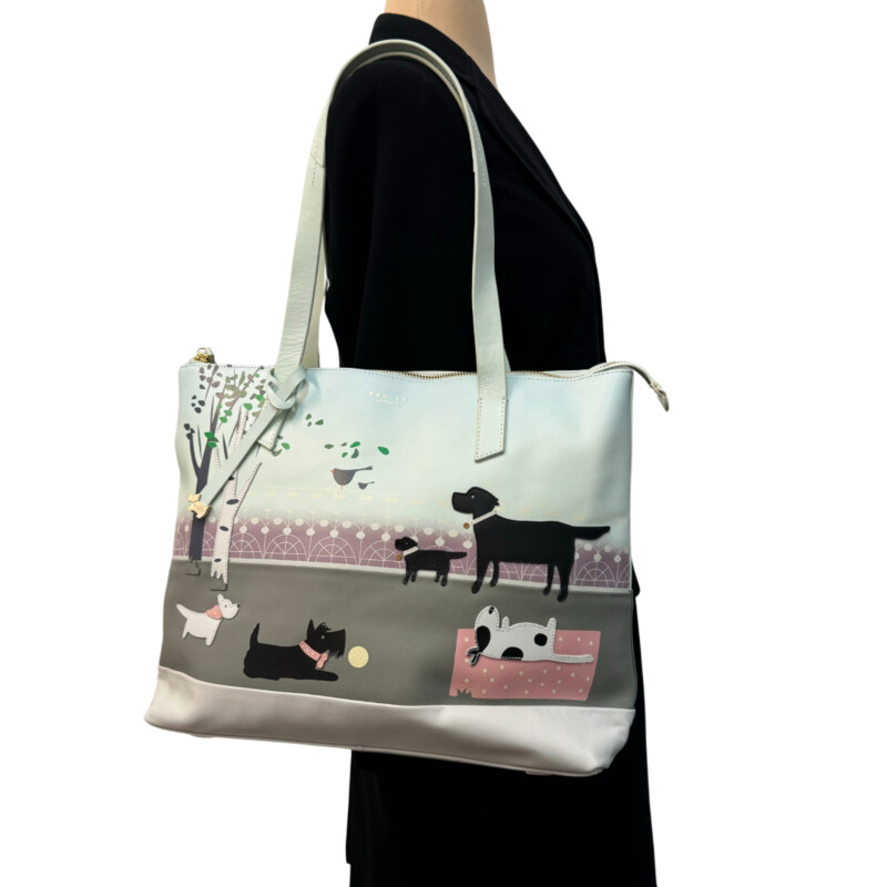 Radley London Weekend Walkies Tote
Color: Mint, Cream, Black, Pink, Purple, and Green
Two Inner Pockets and One Zippered Pocket
Adorable!