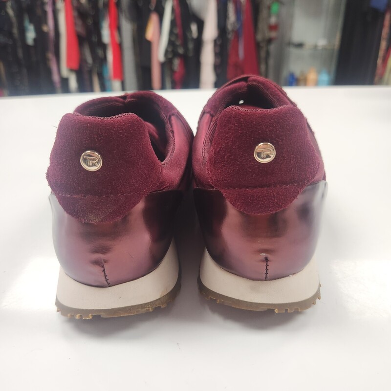 Taryn Rose Runner, Burgundy, Size: 9.5