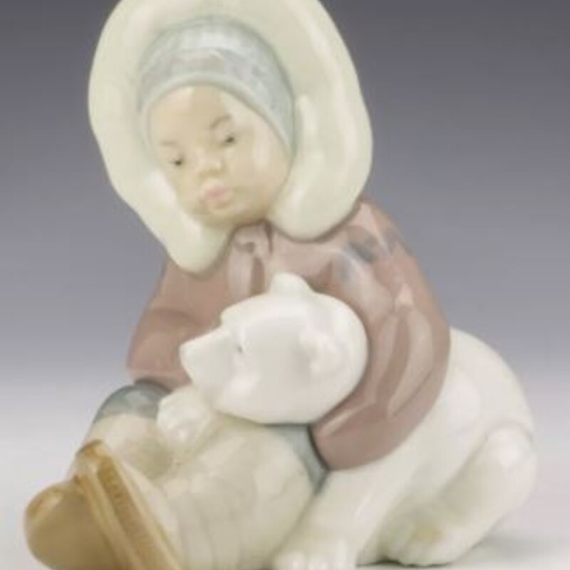 Lladro Eskimo + Polar Bear Figurine
White Brown Cream
Size: 4.5x5H