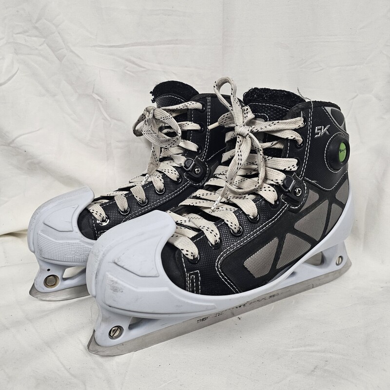 Reebok 5K Pump Hockey Goalie Skates<br />
Junior<br />
Size: 5.5<br />
Pre-owned<br />
MSRP $239.99!