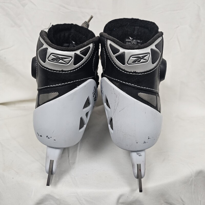 Reebok 5K Pump Hockey Goalie Skates<br />
Junior<br />
Size: 5.5<br />
Pre-owned<br />
MSRP $239.99!