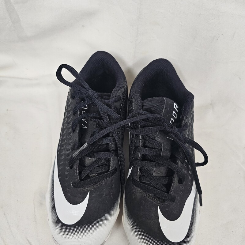 Nike Vapor Shark Football Cleats<br />
Size: 2<br />
Pre-owned in great shape