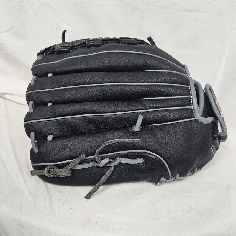 Wilson A360 Softball Glove<br />
Right Hand Throw<br />
Size: 13in.<br />
Pre-owned, broken in