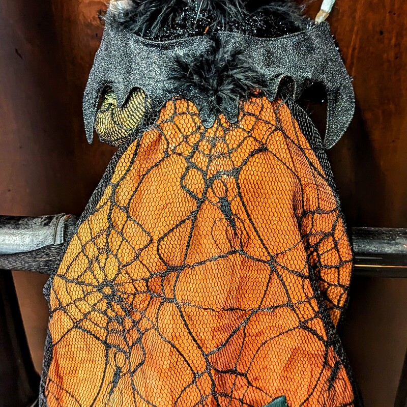 Mark Roberts Witch Bat Wing<br />
Black Orange Gold<br />
Size: 8x11.5H<br />
Retail $355