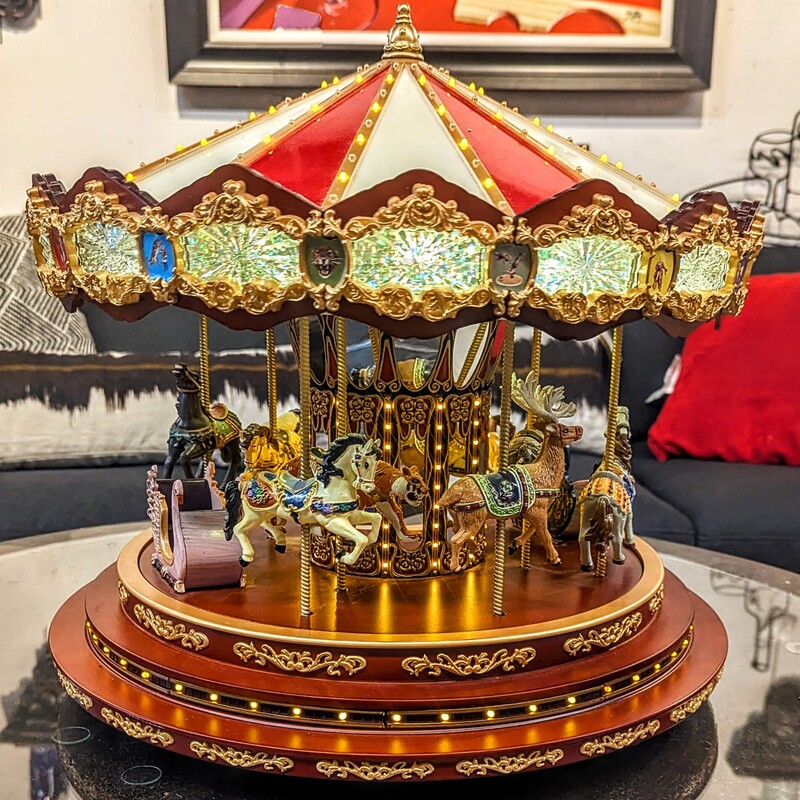 Gold Label Diamond Jubilee Christmas Carousel
Multicolored Size: 17 x 15.5H
Original box included
Retails: $300+