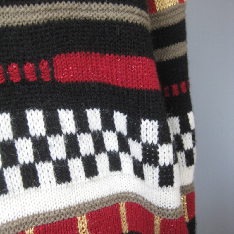 Cute sweater in tones of black, white, brown, red, black and gold.
Bold stripes each with a different p atter.
Crew Neck
Size Large
100% Acrylic
By Trimmings
Armpit -Armpit: 23
Sleeve: 18
Width at Hem: 24
L: 27.5
Great vintage condition.

Thanks for looking!
#79240