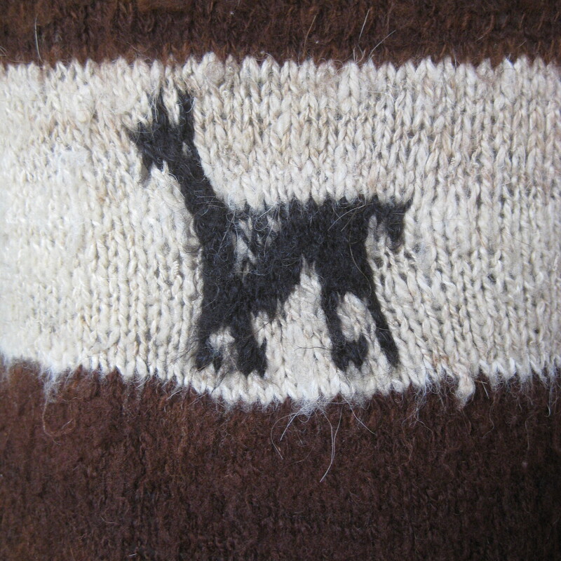 Warm poncho in cream and brown with images of Alpacas across the front and bag.<br />
The poncho has a relaxed high neck.<br />
No tags, it's wool for sure but not sure if it is actually made of alpaca yarns.<br />
One size, It measures 23.5 from the neck to the hem<br />
excellent condition.<br />
<br />
thanks for looking!<br />
#78967