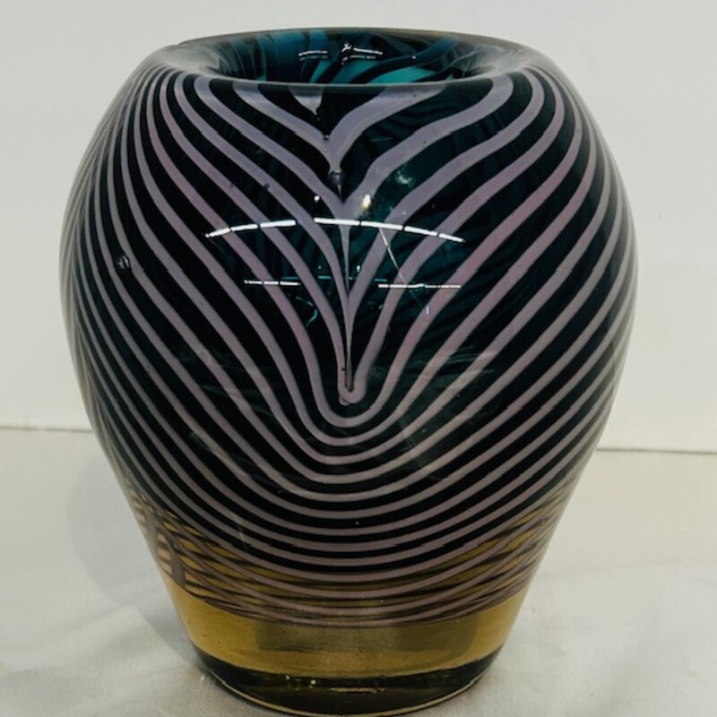 Kurt Signed Line Design Vase
Blue and White
Size: 4.5x5H