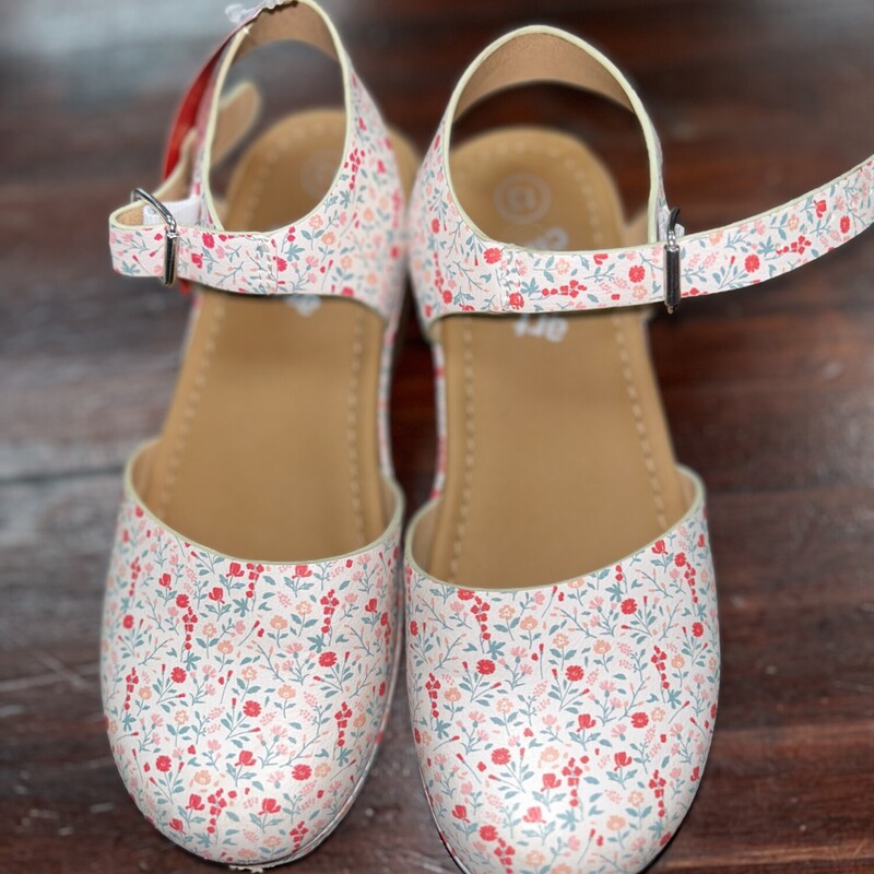 13 White Floral Clogs