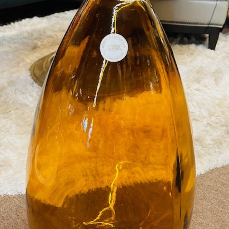 San Miguel Recycled Glass Oversize Vase
Amber Size: 13 x 24H