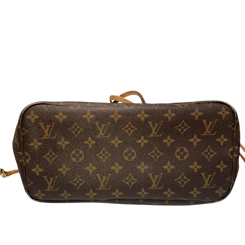 Louis Vuitton Neverfull<br />
Monogram<br />
 Size: MM<br />
<br />
ASIS<br />
<br />
Damage to corners. The leather has rips and tears. Stains on inside.<br />
<br />
Date Code:<br />
SD1197