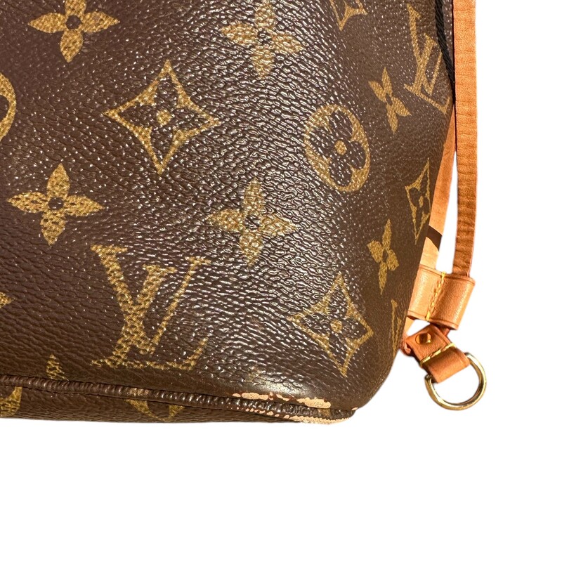 Louis Vuitton Neverfull<br />
Monogram<br />
 Size: MM<br />
<br />
ASIS<br />
<br />
Damage to corners. The leather has rips and tears. Stains on inside.<br />
<br />
Date Code:<br />
SD1197