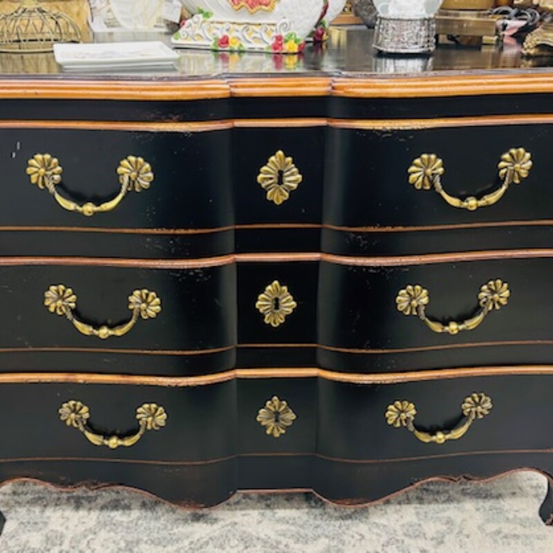 Designer Scalloped Chest
Black Brown Wood
Size: 46x21x33H
Matching Chest Sold Separately