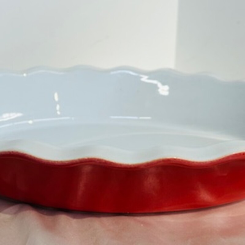 Emile Henry Oval Baker
Red and White
 Size: 13.5x2.5H