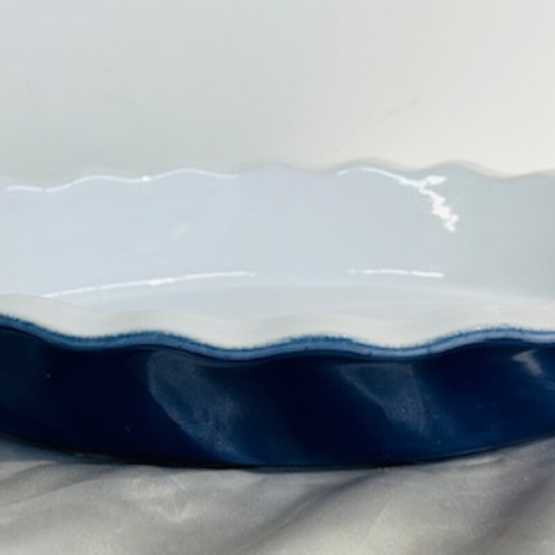 Emile Henry Oval Baker
Blue and White
 Size: 13.5x2.5H