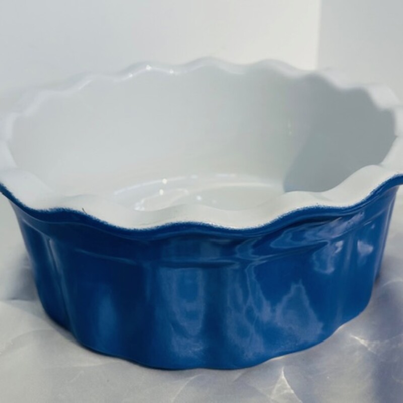 Emile Henry Round Baker
Blue and White
Size: 9x3.5H