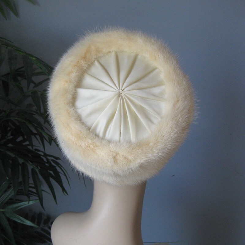 Gorgeous 1950s fur pillbox hat.  I believe it is white mink.<br />
It was made by famous design house Schiaraperelli.<br />
The hat has an elegant folded satin top and lining<br />
<br />
It measures aproximately 20.5 around on the inside.  This hat may be perched more on the back of the head than straight on.<br />
Excellent vintage condition.<br />
perfect condtion.<br />
Thank you for looking.<br />
#80082