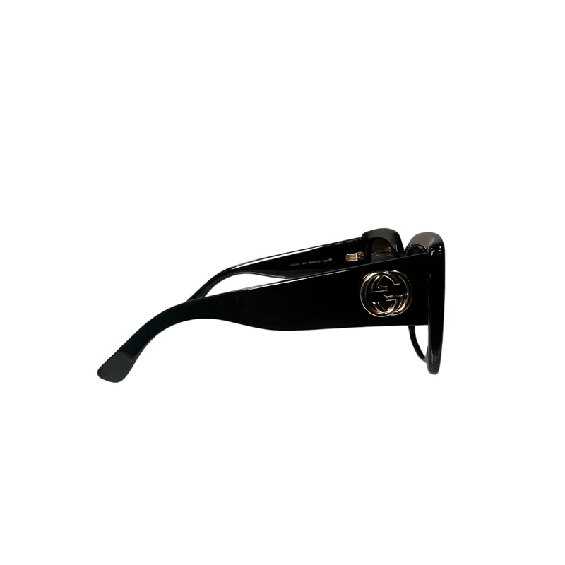 Gucci Black Square Sunglasses<br />
Style Code:GG0141S<br />
Some minor scratches on lenses