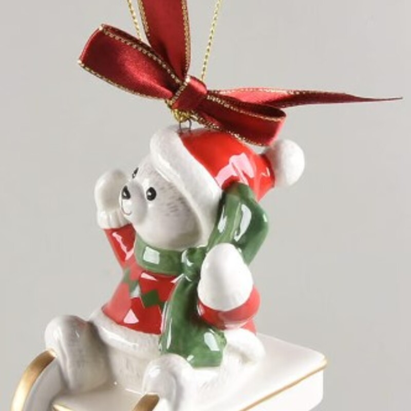 Spode Bear On Sled Ornament
Xmas
Size: 3x3.5H
Retail $16