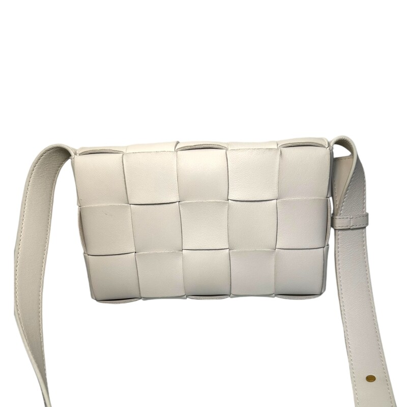 Bottega Veneta Cassette<br />
White<br />
 Size: Small<br />
A00246609D