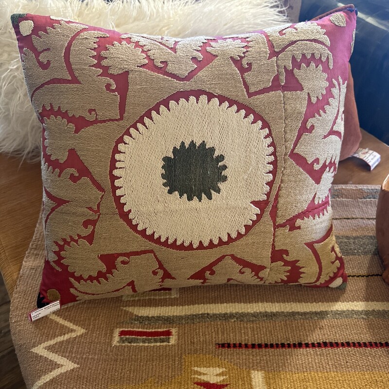 Linen And Embroidered Decorative Pillow

Size: 17x17