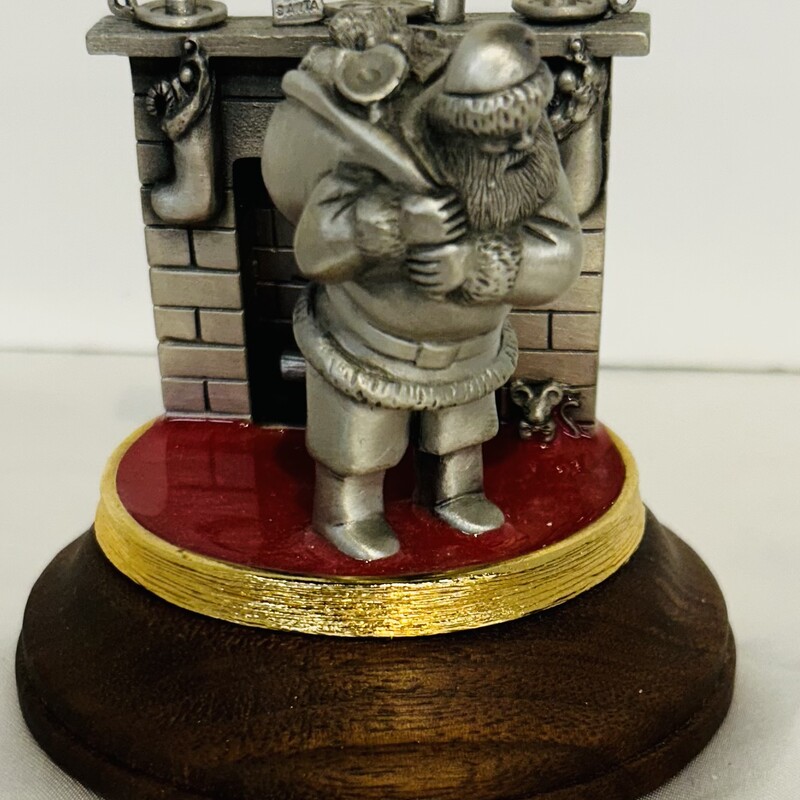 Fort Pewter Musical Santa
Silver Red Gold Brown
Size: 3.5 x 3.5H