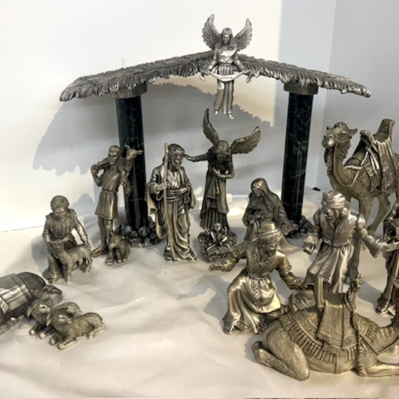 Fort Pewter 15 piece Nativity Set
Silver
Chreche  Size: 10.5 x 3 x 8.5H