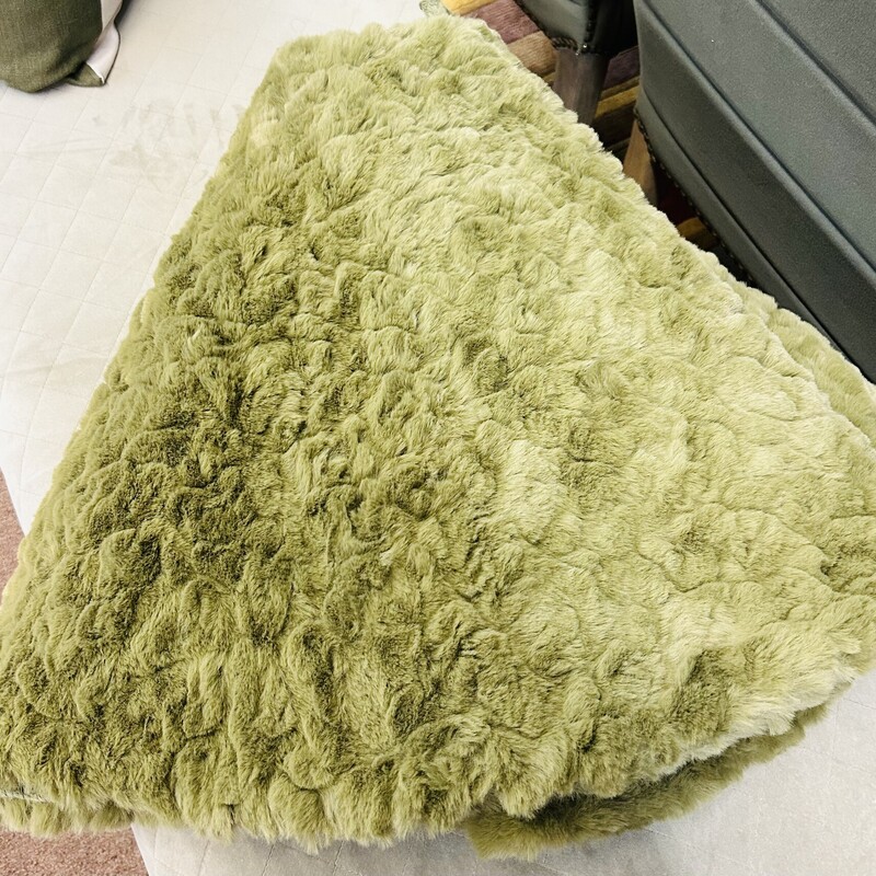 Nordstrom Rack Furry Tree Skirt,
Green
Size: 21 Deep