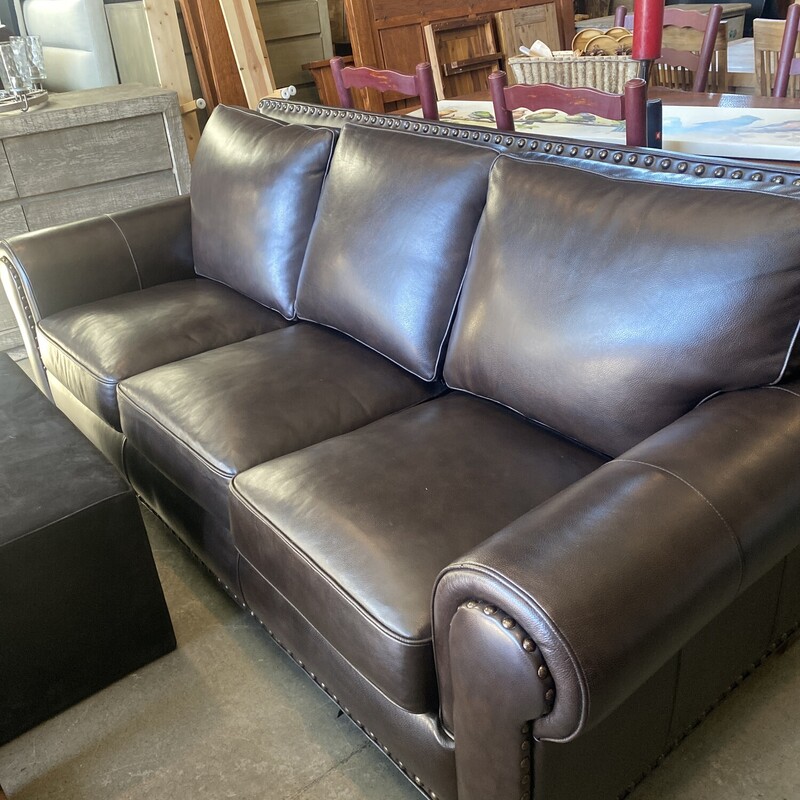 Leather Sofa

Size: 89Lx40Dx26H