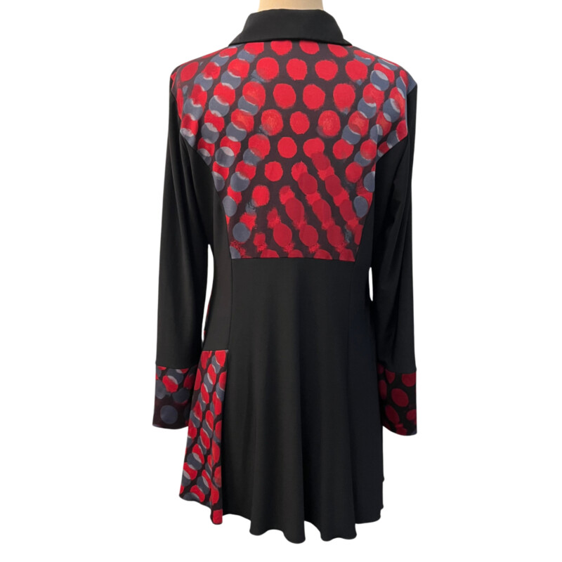 Michael Tyler Jacket<br />
Polka Dot and Solid Patchwork<br />
Four Buttons On Top<br />
Black and Red<br />
Size: Medium