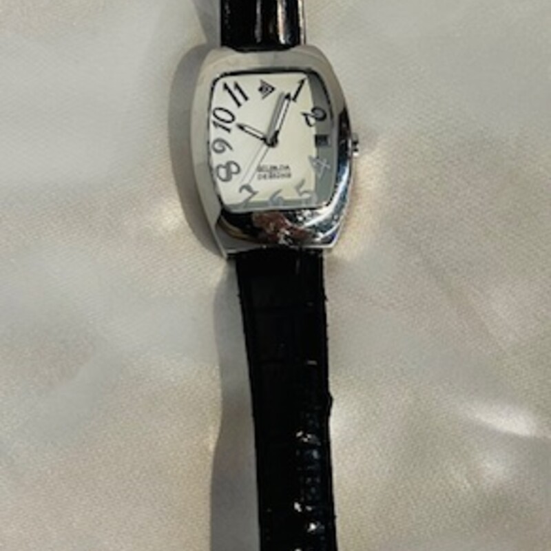 Silpada Tank Watch
White Face Silver Frame
Black Leather Strap
Size: 9 inches long
Stainless Steel
Retail $125