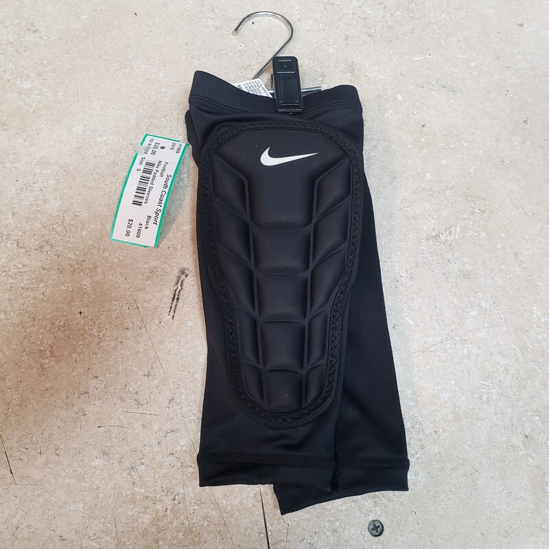 Nike Football Padded Sleeves<br />
Black<br />
Size: Small<br />
Like New