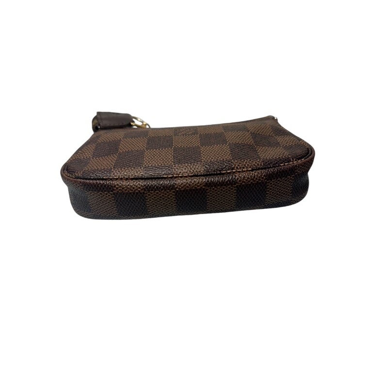 Louis Vuitton Pouchette<br />
 Damier Ebene<br />
 Size: Mini<br />
Some tarnishing on hardware<br />
Code:DU1121